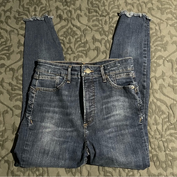 Like New Womans Express Jeans - Picture 3 of 6